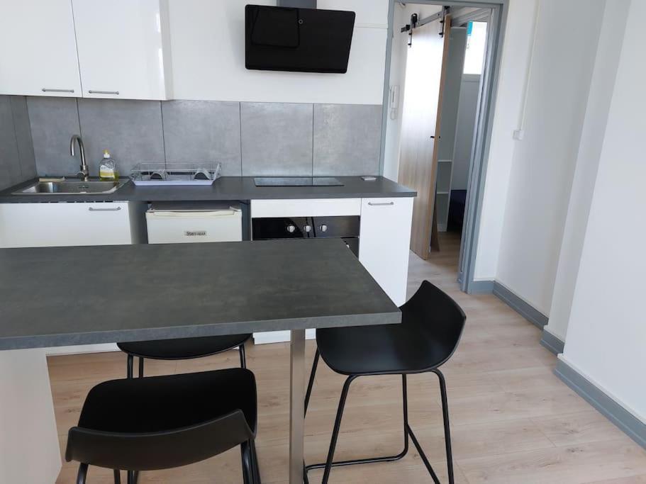 Appartamento Le Voltaire - T2 Neuf Face Pyrenees Tarbes Esterno foto