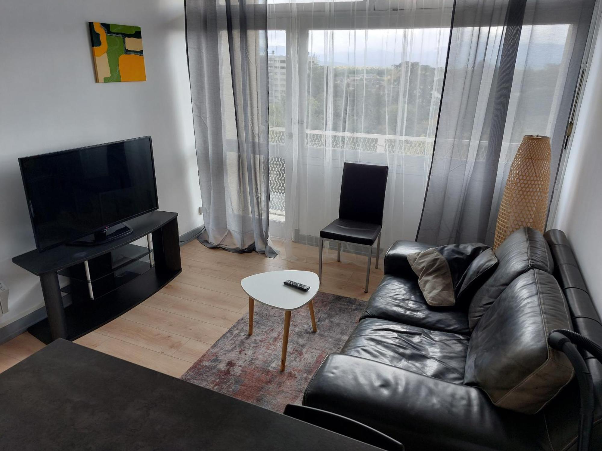Appartamento Le Voltaire - T2 Neuf Face Pyrenees Tarbes Esterno foto