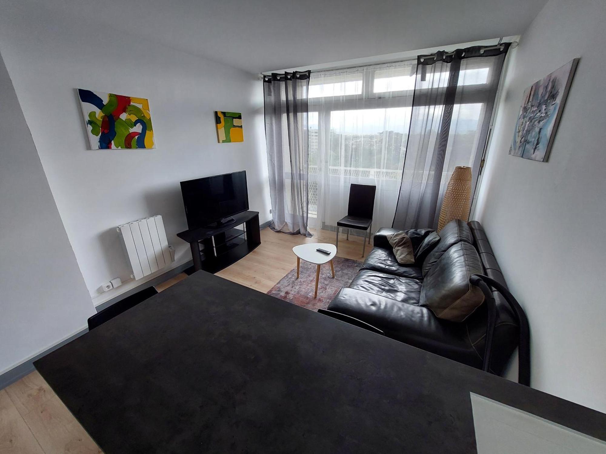 Appartamento Le Voltaire - T2 Neuf Face Pyrenees Tarbes Esterno foto