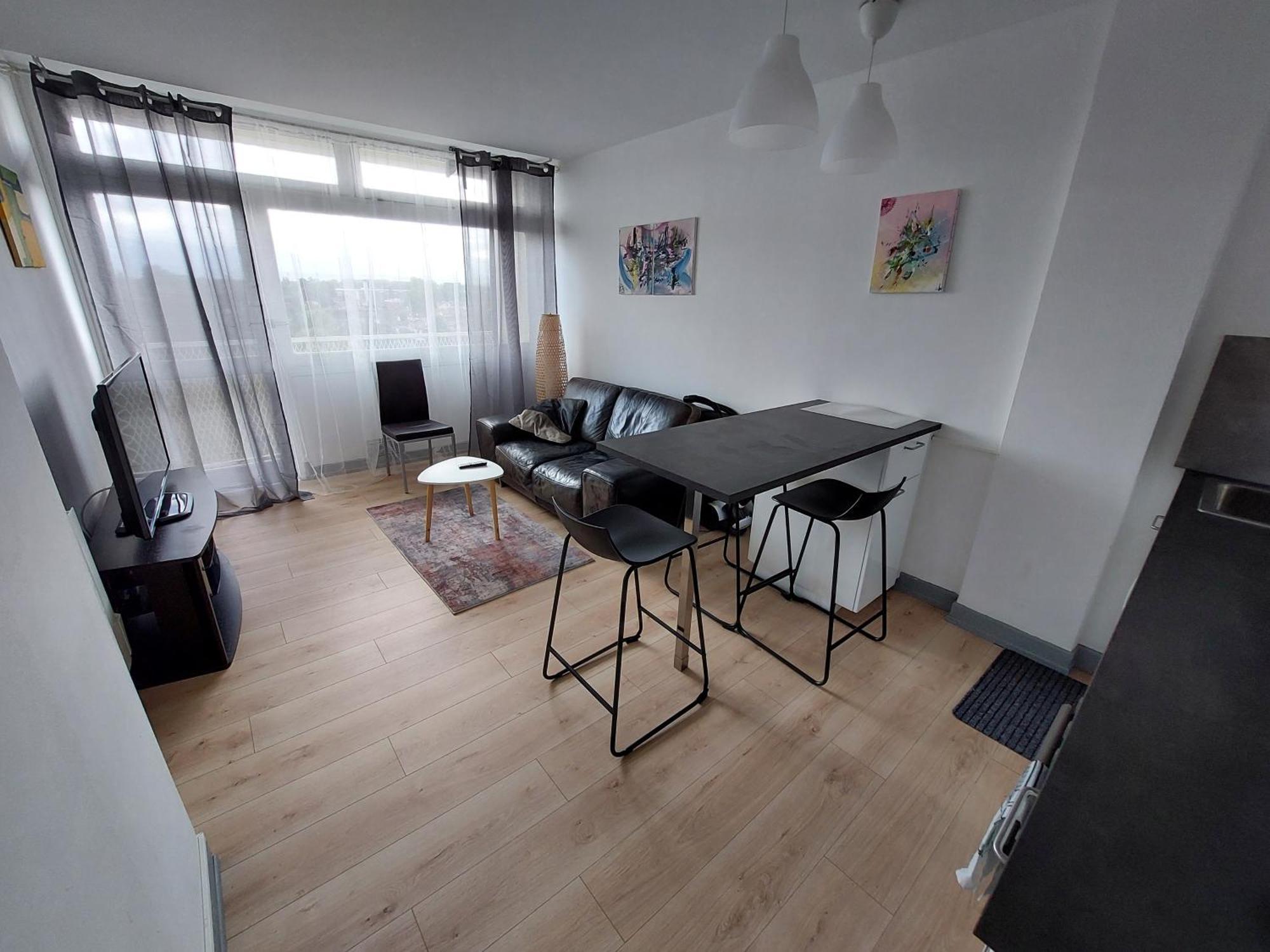 Appartamento Le Voltaire - T2 Neuf Face Pyrenees Tarbes Esterno foto